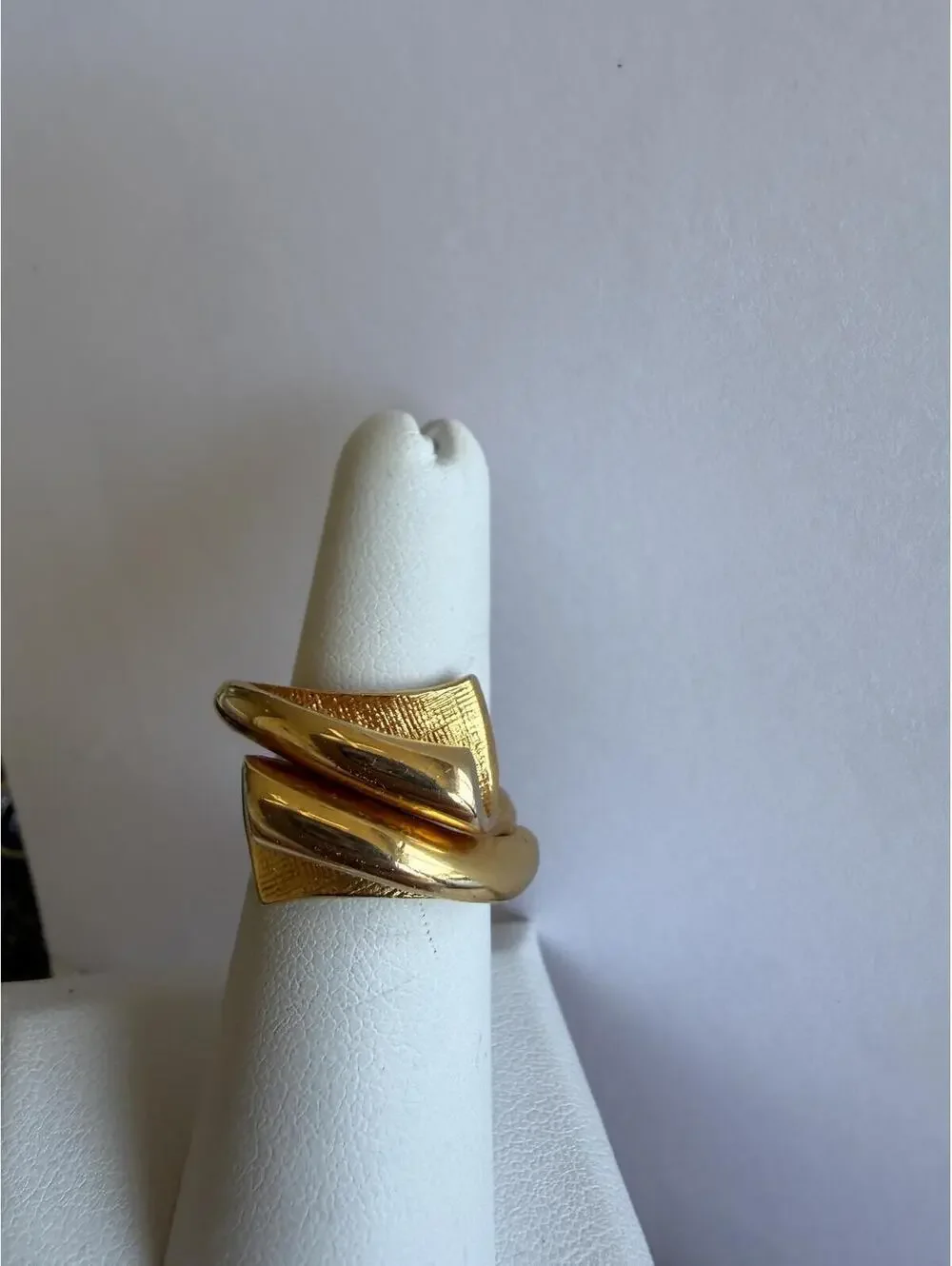 Vintage Gold Tone Abstract Design Ring Size 5